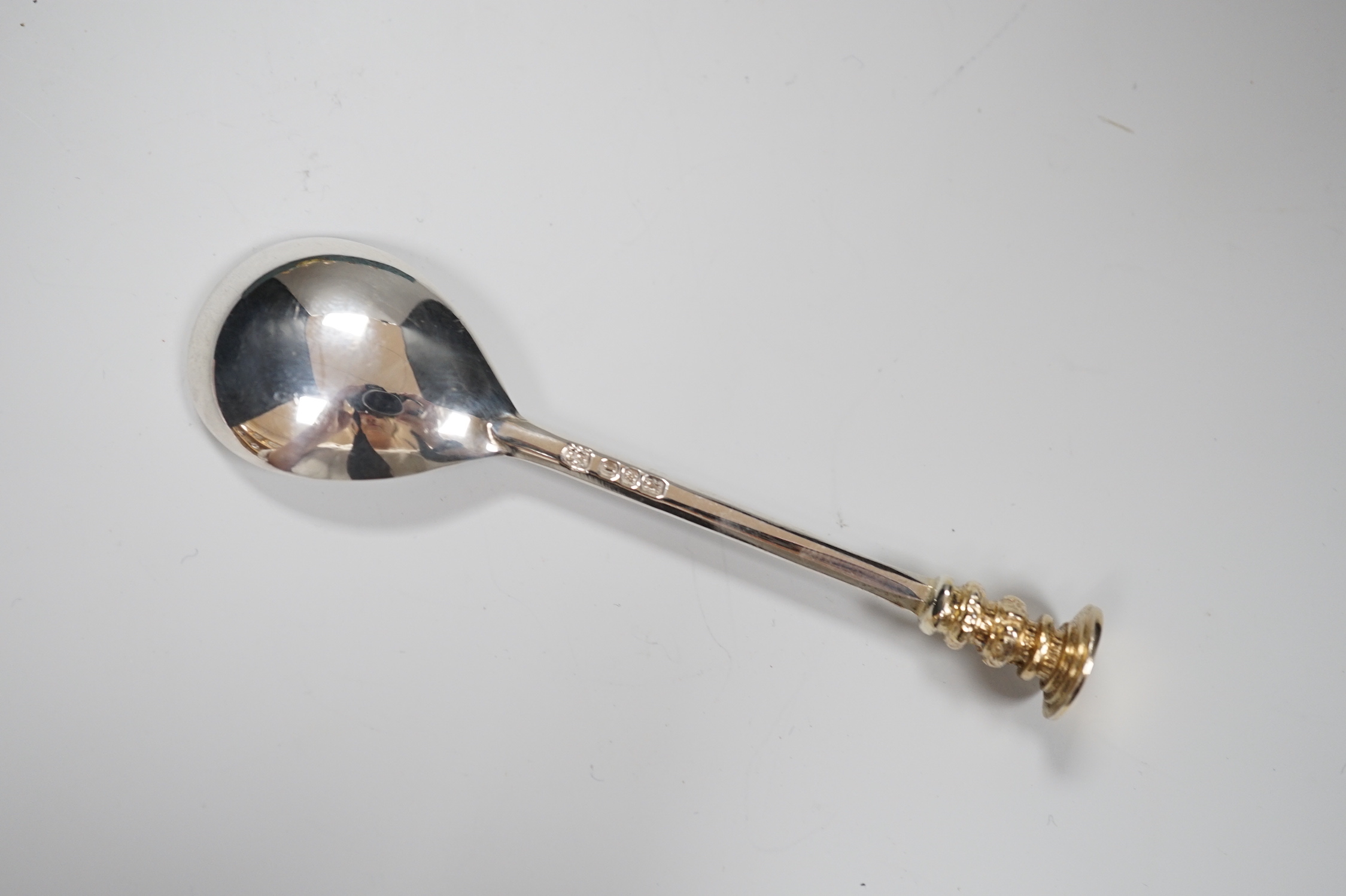 A cased set of six George VI silver Salisbury seal top spoons, with silver gilt finials, London 1944, 92 grams